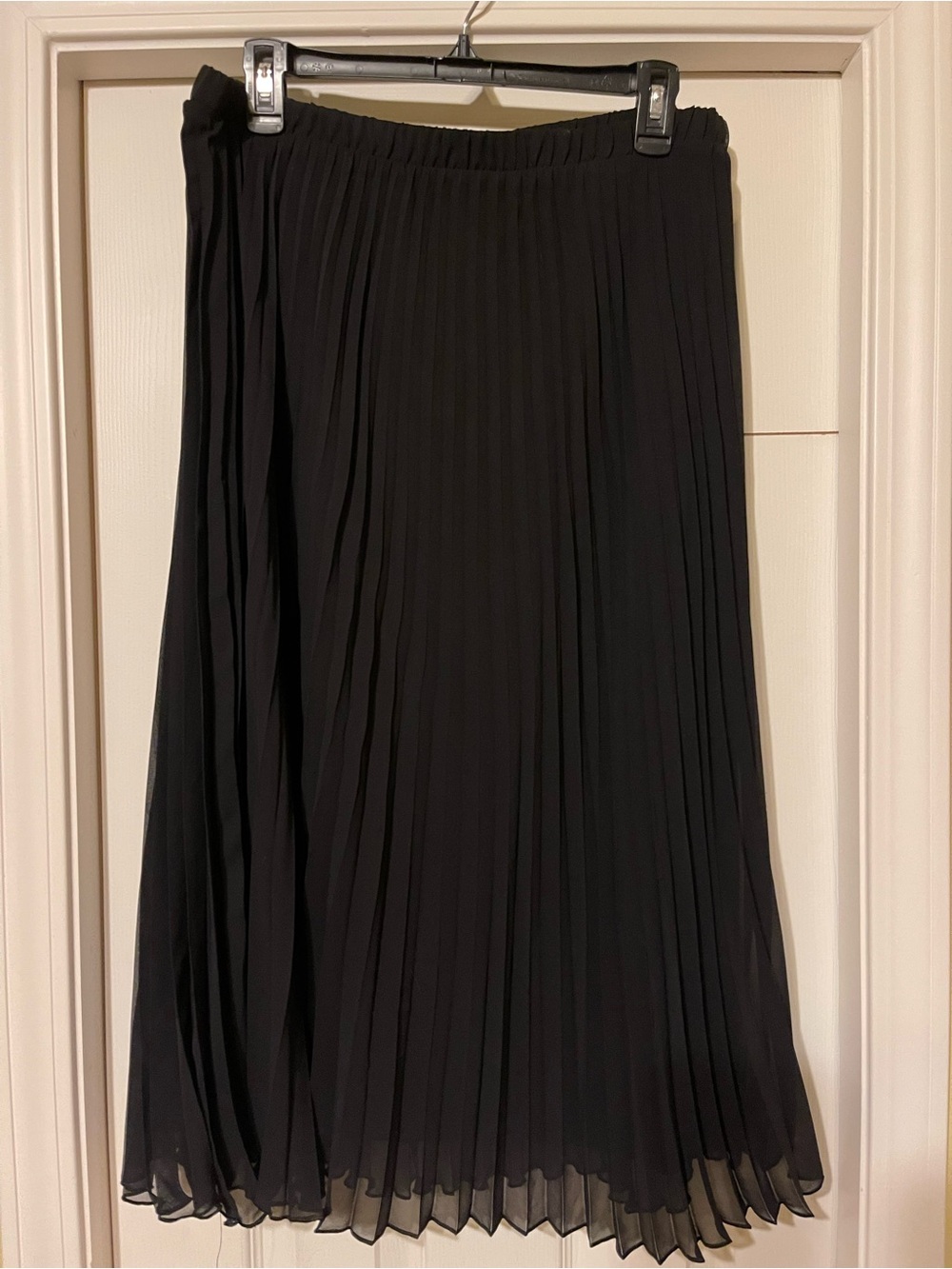 Vince Camuto Black Pleated Midi Skirt